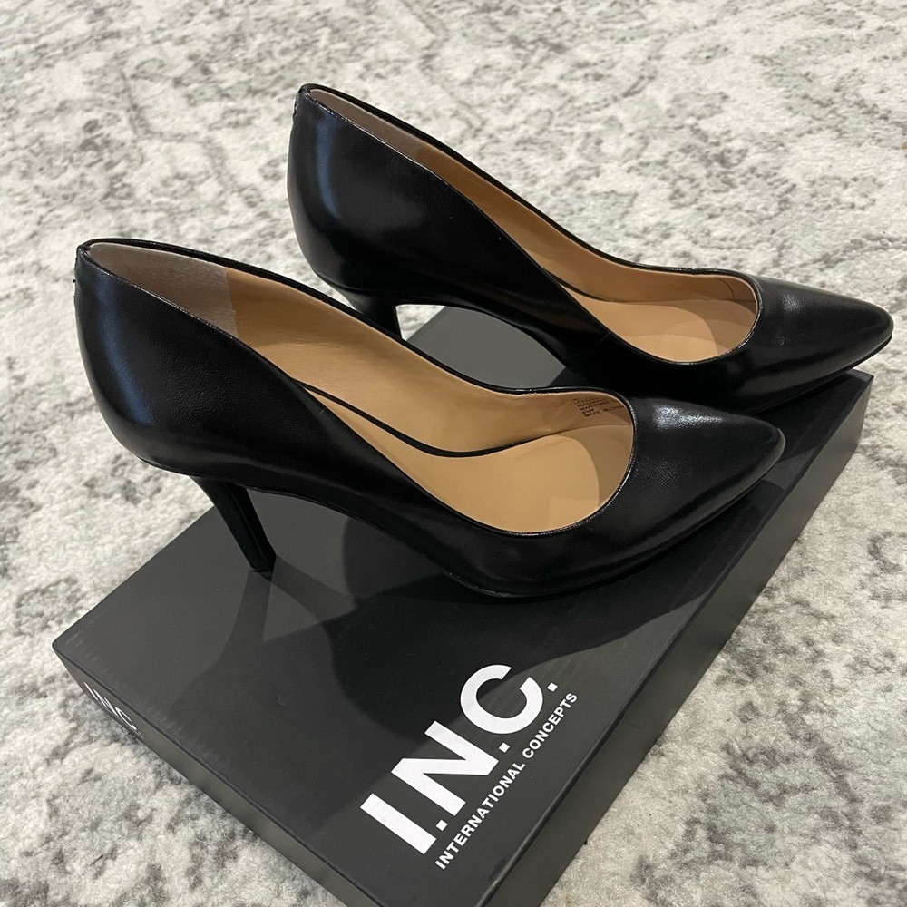 Like new, used once. 6.5 cleane Zitah Black Heels.